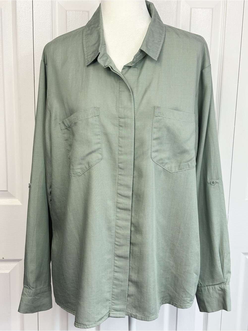 NWT Maurices Light Green Lyocell Hidden Button Down Long Sleeve Shirt XL